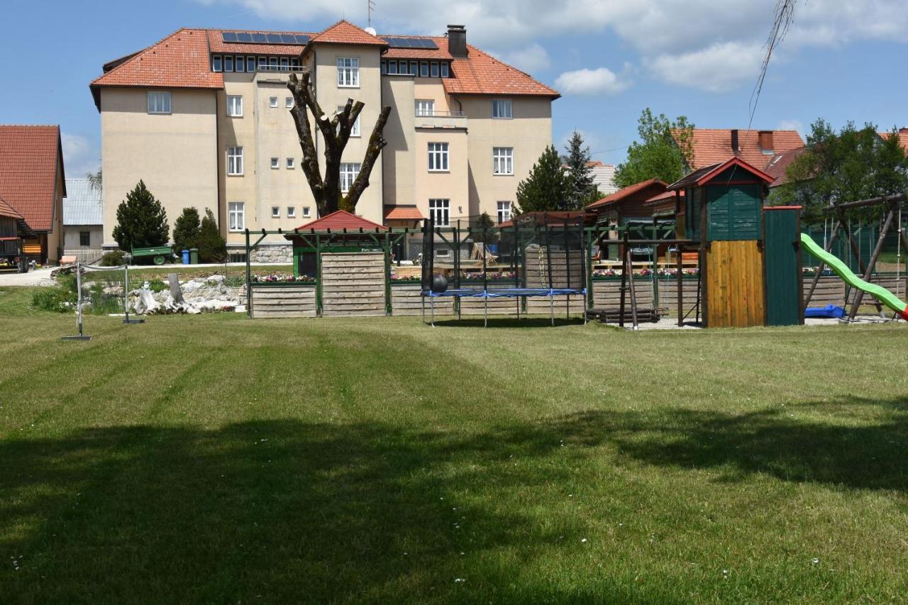 Apartments And Rooms Kod Eli Ravna Gora Bagian luar foto
