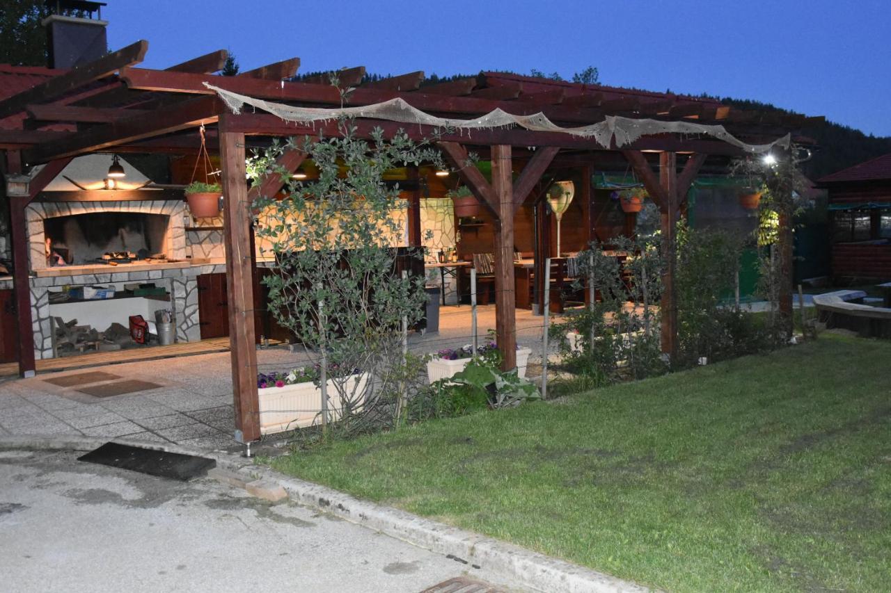 Apartments And Rooms Kod Eli Ravna Gora Bagian luar foto