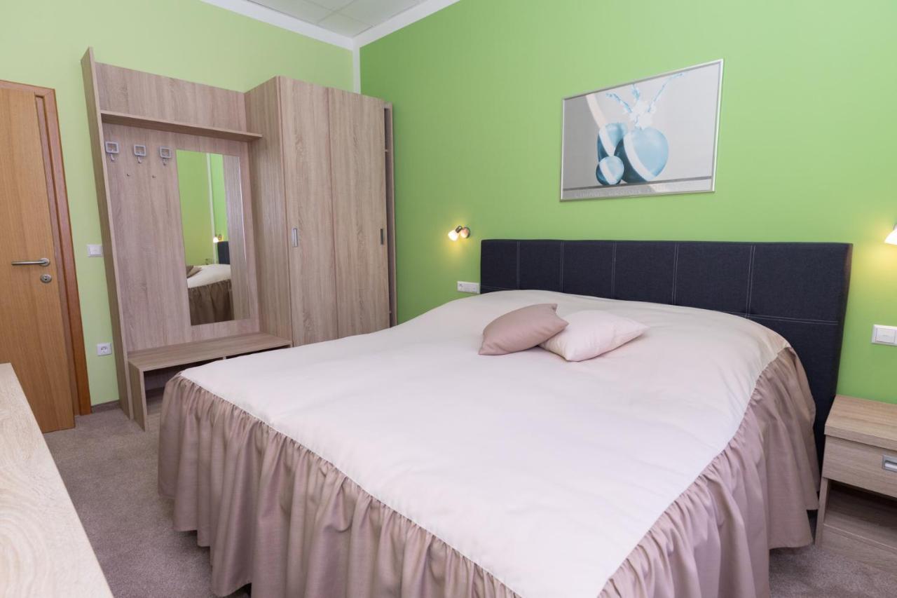 Apartments And Rooms Kod Eli Ravna Gora Bagian luar foto