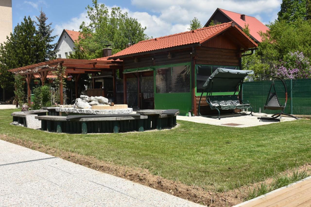 Apartments And Rooms Kod Eli Ravna Gora Bagian luar foto