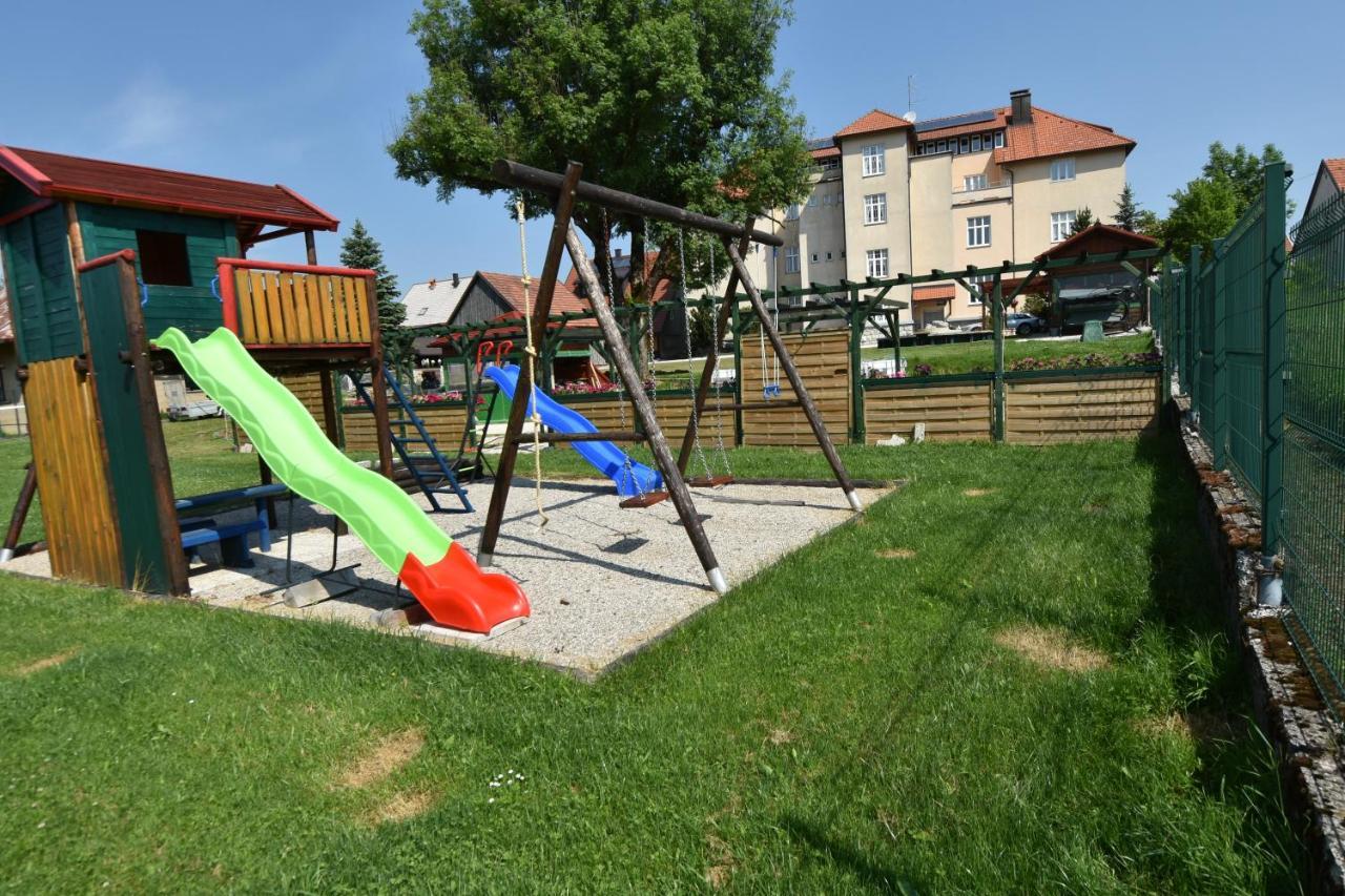 Apartments And Rooms Kod Eli Ravna Gora Bagian luar foto