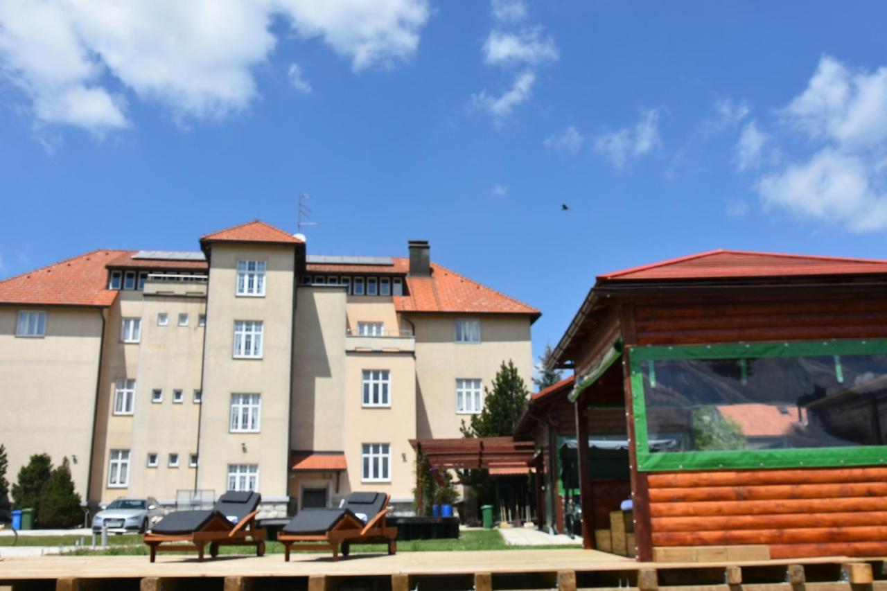 Apartments And Rooms Kod Eli Ravna Gora Bagian luar foto